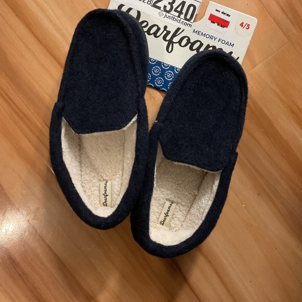 Dearfoams Kids Slippers in Navy and Cream